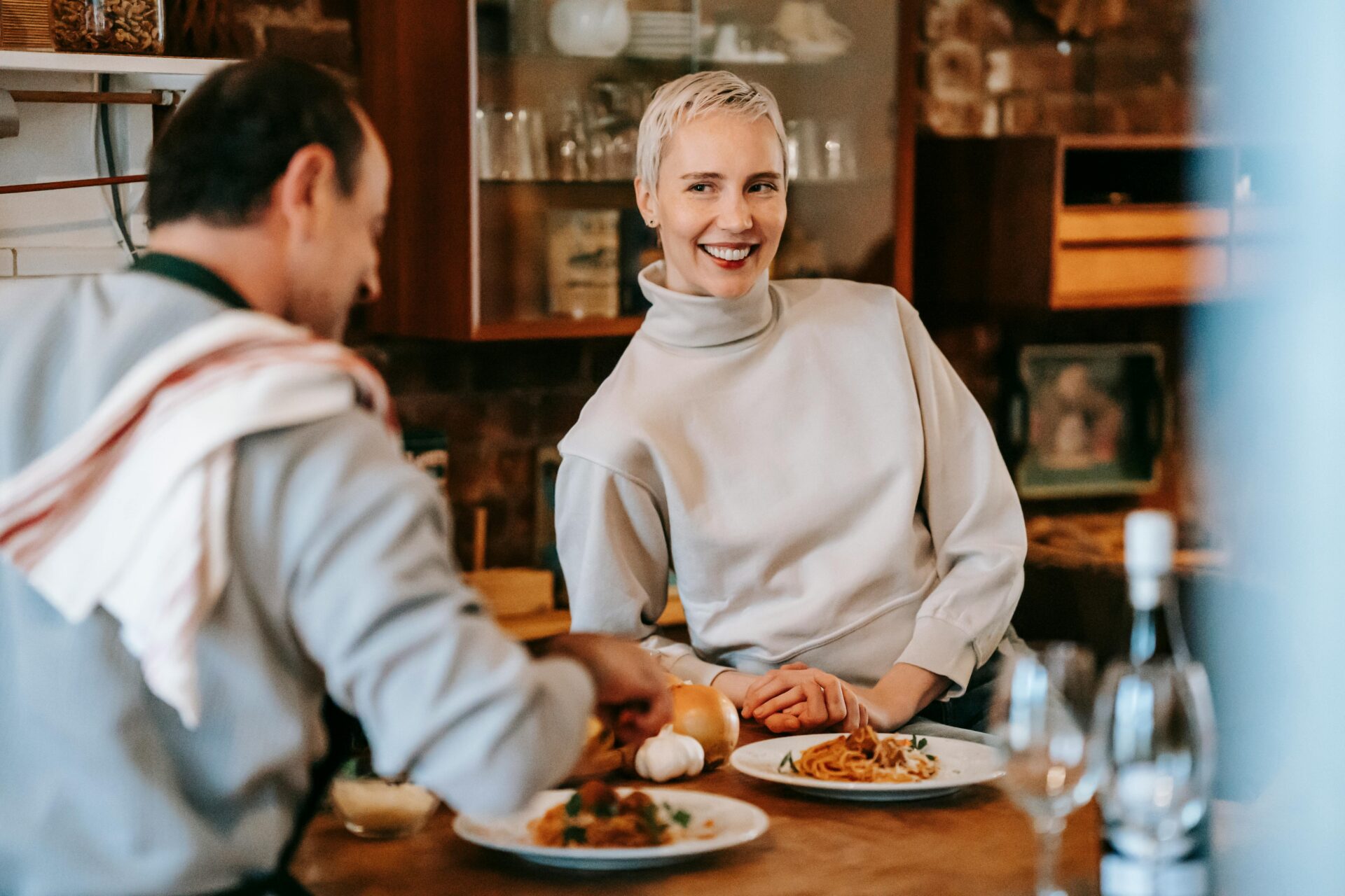 Gemeinsames Kochen beim Single-Kochkurs in Augsburg